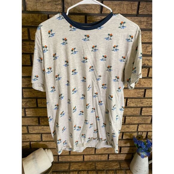 ‎Free Planet Men’s Tee - Picture 1 of 5